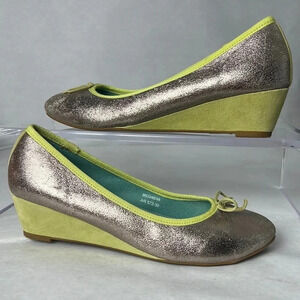 Boden Metallic Wedge Ballerina Shoes Leather Bow Size 39 (US 9) Gold/Lime